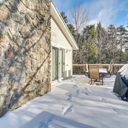 1 Mi to Sugarbush Resort: Dog-friendly Home!