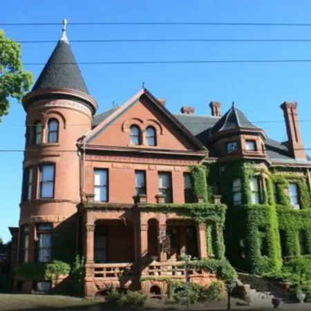 The Redstone Inn and Suites