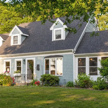Home 2 Mi to Mashpee Commons! Pool and Screened Deck