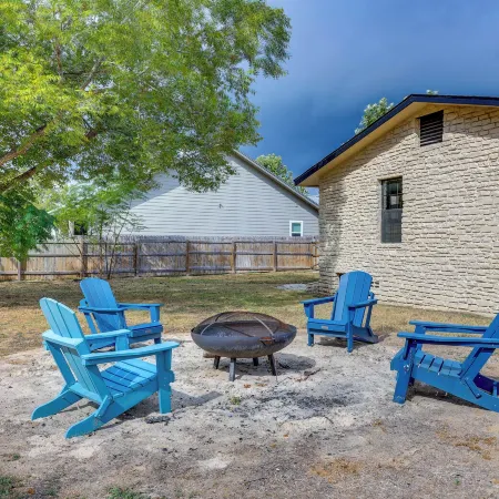 < 1 Mi to Dtwn: Home w/ Fenced Yard in Boerne!