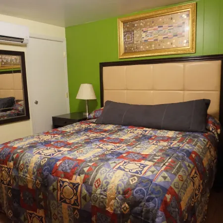 Eagle Crater Lake Inn