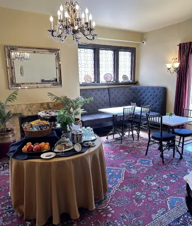 InnBuffalo Off Elmwood