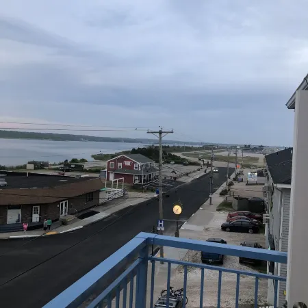 Misquamicut Beach Front Inn