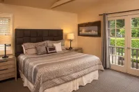 Carmel Country Inn - balcony