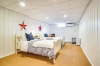 1 Mi to Sand! Mid-Cape Chatham w/ Furnished Deck - 4성급