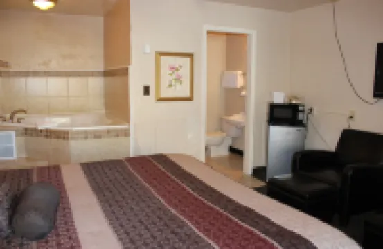 Lava Spa Motel & RV