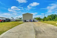 Pet-Friendly Punta Gorda Getaway with Fire Pit! Hotels in Charlotte County