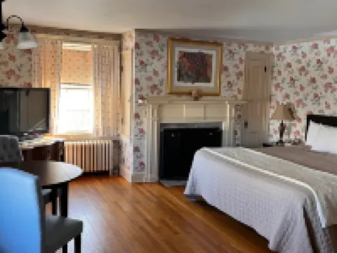 The Governor's Inn Hotels in Strafford County