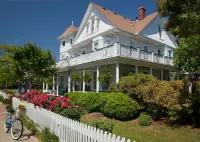 White Doe Inn Bed & Breakfast Hotels in Manteo