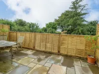 Walnut Shade Hotels in Bressingham