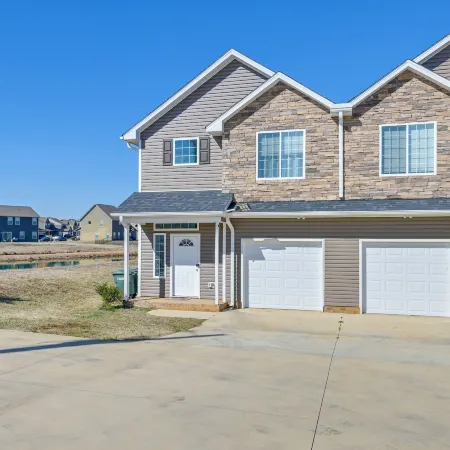 Stay & Play: Spacious Concord Townhome Near Uptown