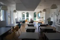 Auberge de Jeunesse Orléans Centre Ville - Hostel Hotels in Saint-Denis-en-Val