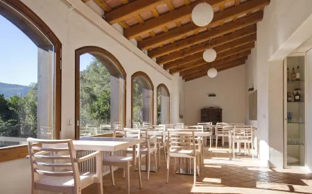 B&B la Rectoria de Sant Miquel de Pineda Отели в г. Лес-Планес-д'Остолес