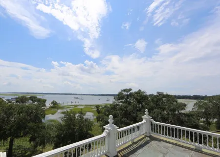 Anchorage 1770 Отели рядом с достопримечательностью «Spanish Moss Trail»