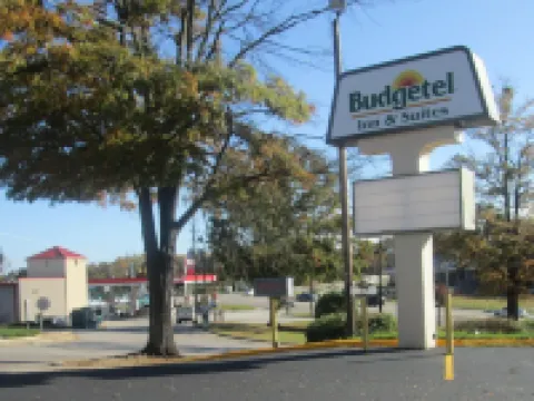 Budgetel Inn & Suites Hotels in Rockingham