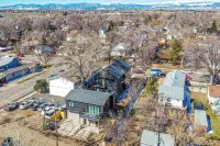 Modern Erie Home - Walk to Downtown! -  Privatzimmer
