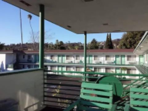 Travelers Beach Inn