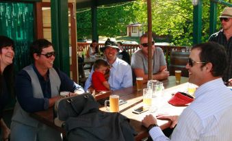 The Harrietville Snowline Hotel