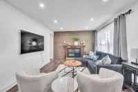 Modern Luxury Amenities Near Woodfield Mall 2 Bedroom Home by RedAwning