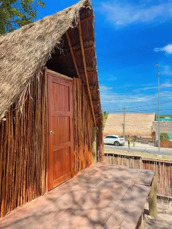 Hotel y Eco-Cabañas Azul María Bacalar