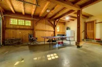 Maple Hill Lodge 3 Bedroom Home by RedAwning