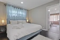 Charming Retreat in the Heart of des Plaines 3 Bedroom Residence by RedAwning