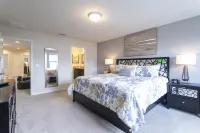 Splendid 5 Bd w Screened Pateo Pool Windsor Westside 8921