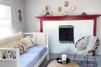 La Casita Azul - Cozy Casita with Large Backyard in Marfa, TX