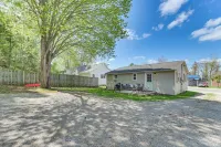Hike, Ski & Ice Fish! Cozy Bungalow in Cedar - 3-Star
