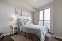 Luxury condo w breathtaking sunset views close to airport & downtown Mississauga - balcony