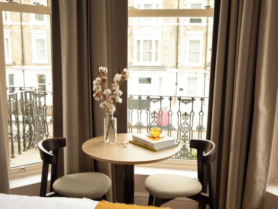 Bob W Holland Park London