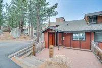 5 Mi to Lake Tahoe: Stateline Townhome