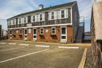 Bearskin Neck Motor Lodge