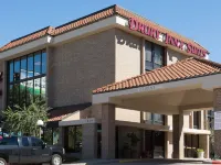 Drury Inn & Suites Austin North Отели рядом с достопримечательностью «Гора Боннел»
