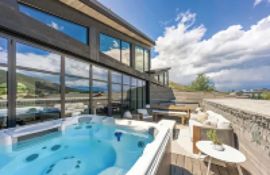 Eagle’s Perch - Top Floor 3 Br Luxury Residence
