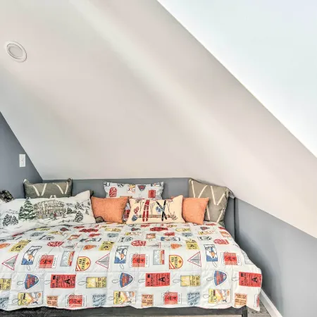 Walk to Lifts and Village! Killington Mountain Condo