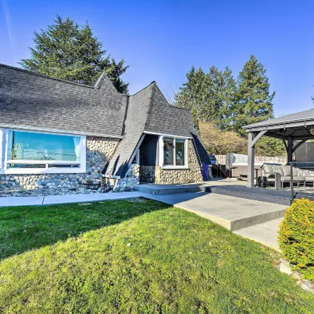 Puget Sound Cabin with Hot Tub and Water Views!