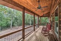 Peaceful Cabin on 3 Private Acres Deck and Fire Pit - parking