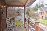 The Boat House Creekside Escape in Hot Springs! - WiFi