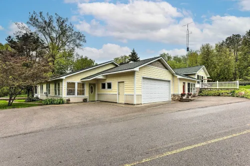 2 Bedrooms, Near Biking Trail, and Frankfort! - 3-Star