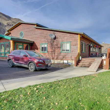 Salmon Vacation Rental w/ on-Site River Access!