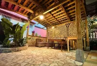 Hotel Rosalila Hotels near Sendero los sapos