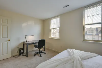 Owings Mills Townhouse 8 Mi to Liberty Reservoir!