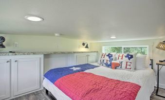 4 Mi to Dtwn: Mckinney Tiny Home w/ Fire Pit
