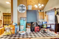 Scenic Marble Cabin w/ Fire Pit! - parking