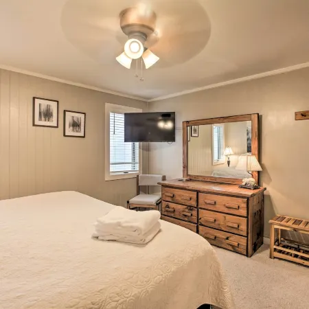 Slopeside Snowshoe Condo - Walk to Ski Lifts!