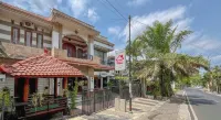 RedDoorz Near Alun Alun Batu Hotels in Batu