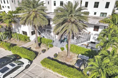 Waves on Walnut - Beach Access Отели рядом с достопримечательностью «FLL Airport Flight Landing View Point»