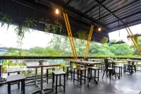 RedDoorz Near Botani Square Mall