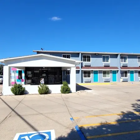 Dragonfly Inn & Suites